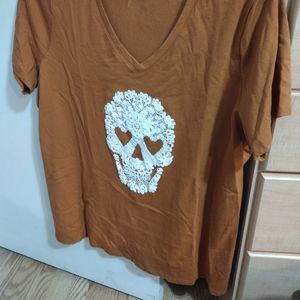 Women's v neck tee, lace skull pattern